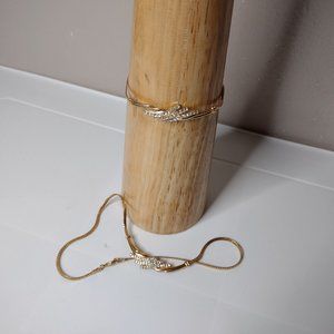 Pretty Avon Gold Tone Bracelet And Necklace Set